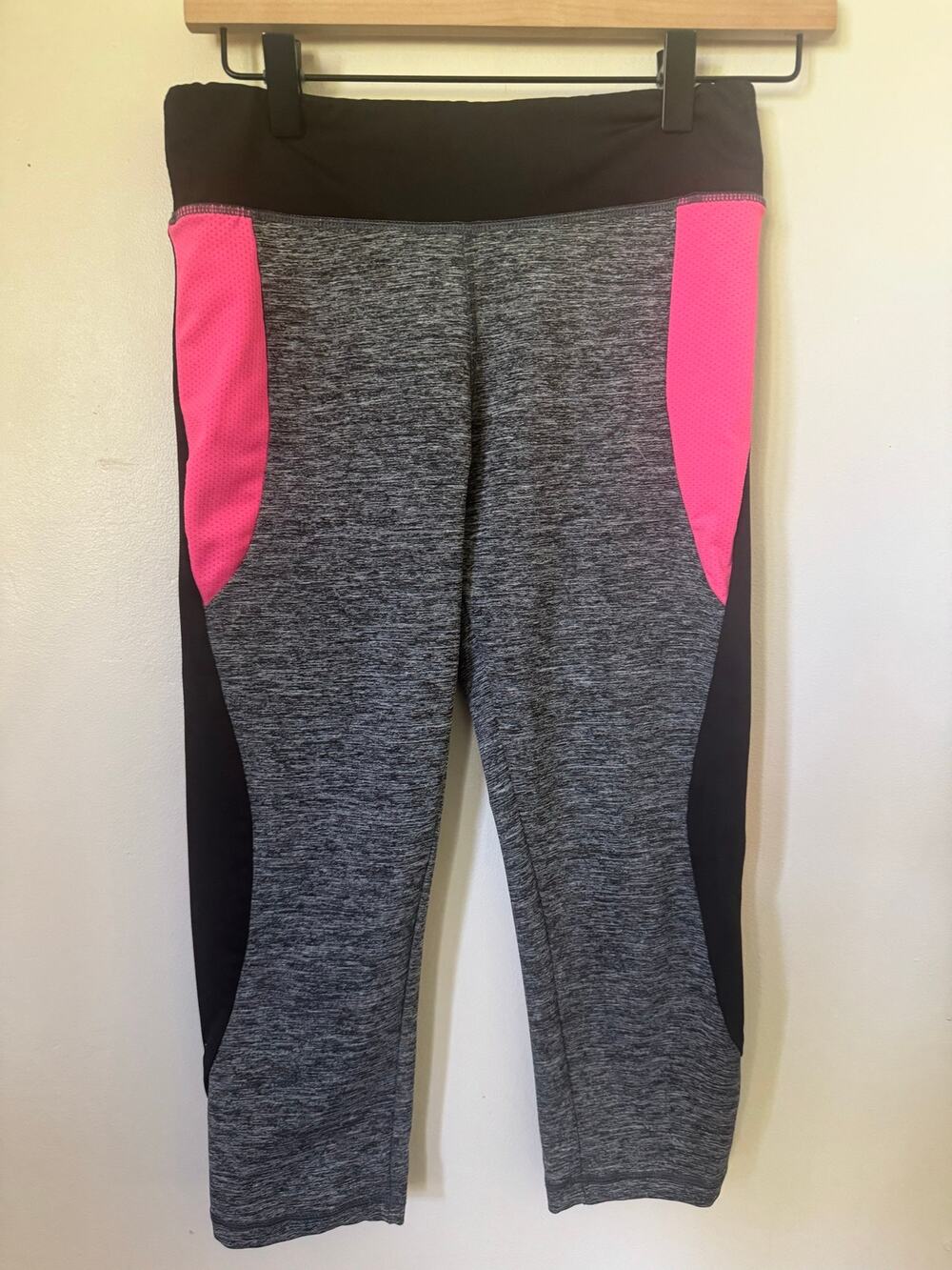 Miami Mix Active Capri Leggings Medium Gray Black Neon Pink Colorblock